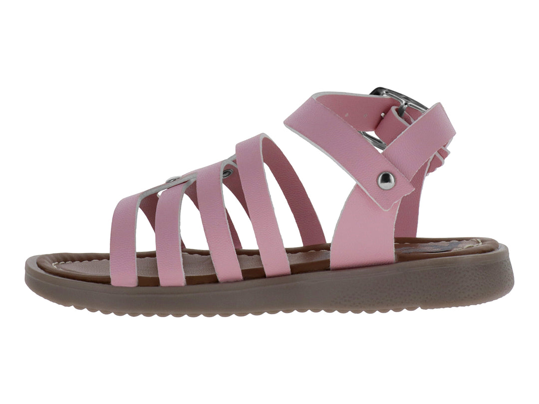 Sandalia infantil color rosa con tiras cruzadas, hebilla plateada y suela marrón.