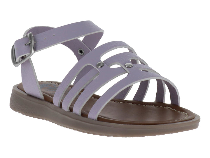 Sandalia para niña de color lila con tiras cruzadas, hebilla ajustable y suela marrón.