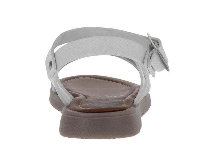 Sandalia blanca para niño o niña con diseño de tiras transversales, hebilla ajustable y suela color marrón.