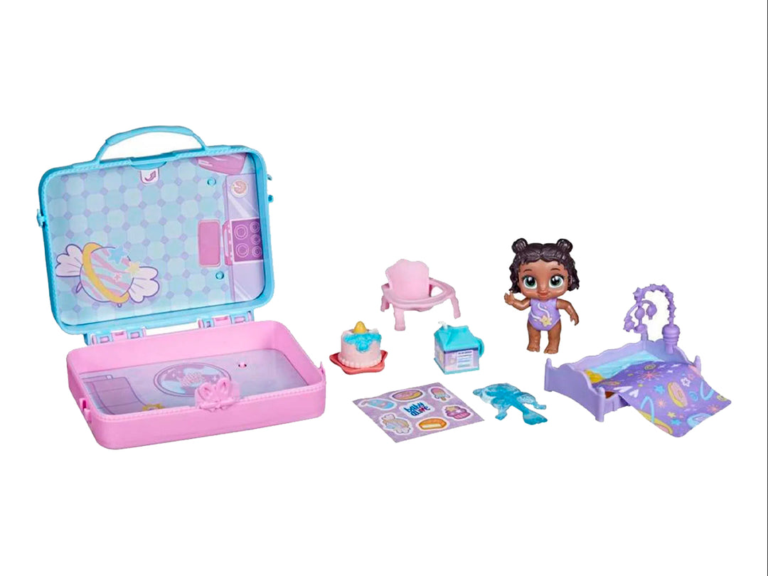 Set de juguete Baby Alive Foodie Cuties en maletín rosa con asa azul y empaque colorido.