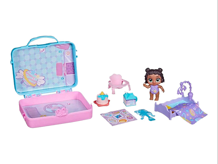 Set de juguete Baby Alive Foodie Cuties en maletín rosa con asa azul y empaque colorido.