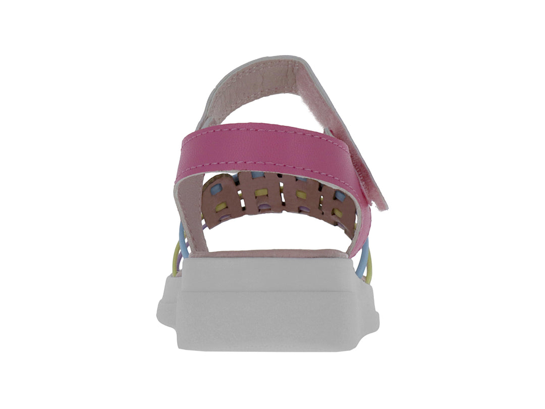 Sandalia para Niña marca Guany en color fucsia y multicolor con tiras entrelazadas y suela blanca.