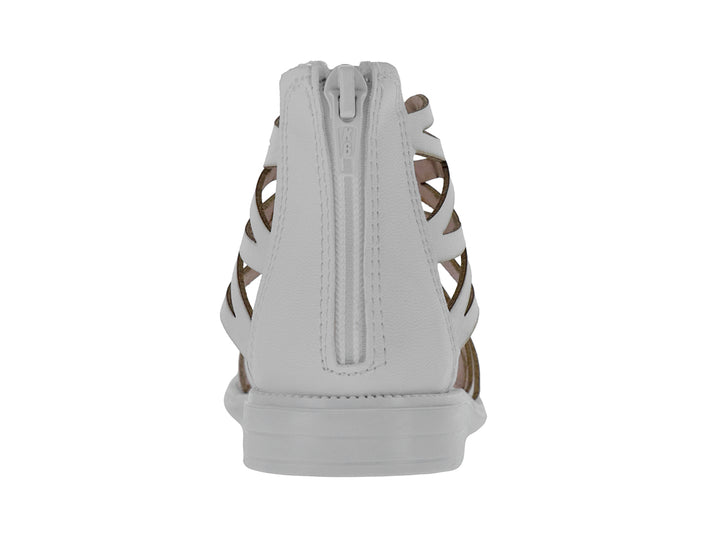 Sandalia blanca para niña con diseño de tiras caladas y suela blanca.