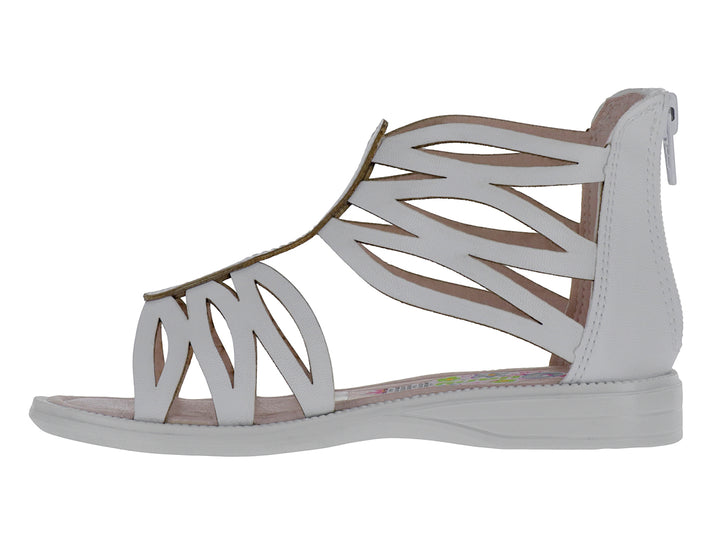 Sandalia blanca para niña con diseño de tiras caladas y suela blanca.