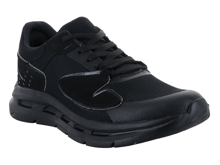 Tenis deportivos MAKENA color negro monocromático con detalles en malla y suela robusta.