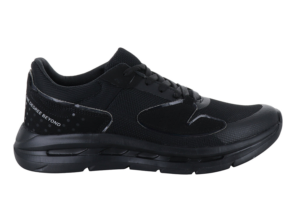Tenis deportivos MAKENA color negro monocromático con detalles en malla y suela robusta.