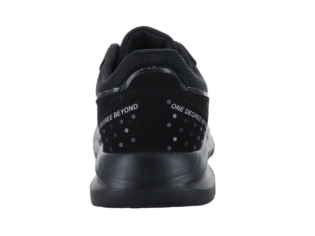 Tenis deportivos MAKENA color negro monocromático con detalles en malla y suela robusta.