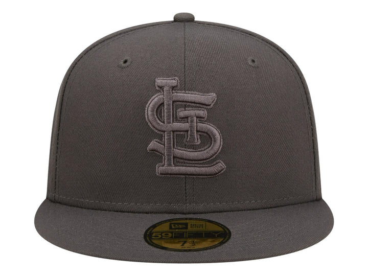 Gorra de béisbol New Era color gris oscuro con logo bordado de los St. Louis Cardinals.