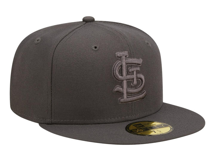 Gorra de béisbol New Era color gris oscuro con logo bordado de los St. Louis Cardinals.