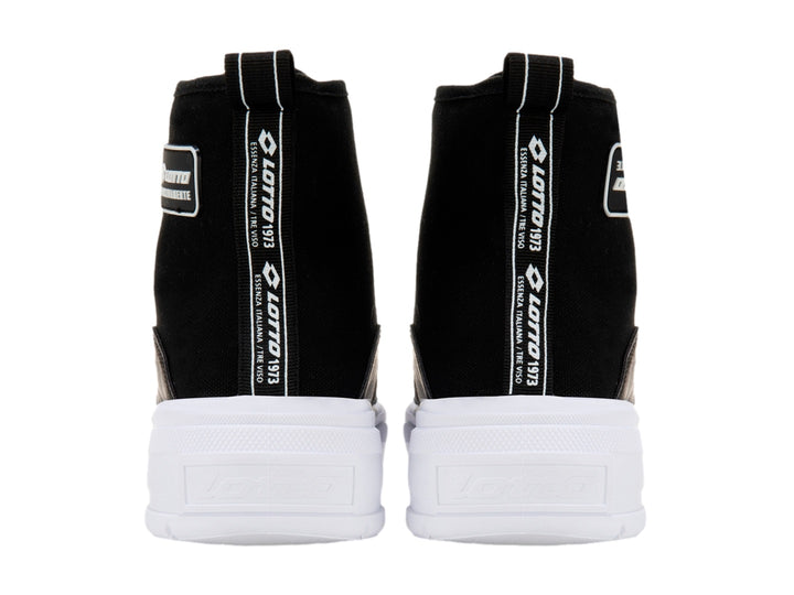 Tenis Lotto de bota alta en color negro con suela blanca gruesa y punta reforzada.