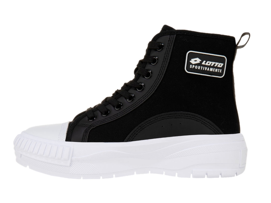 Tenis Lotto de bota alta en color negro con suela blanca gruesa y punta reforzada.