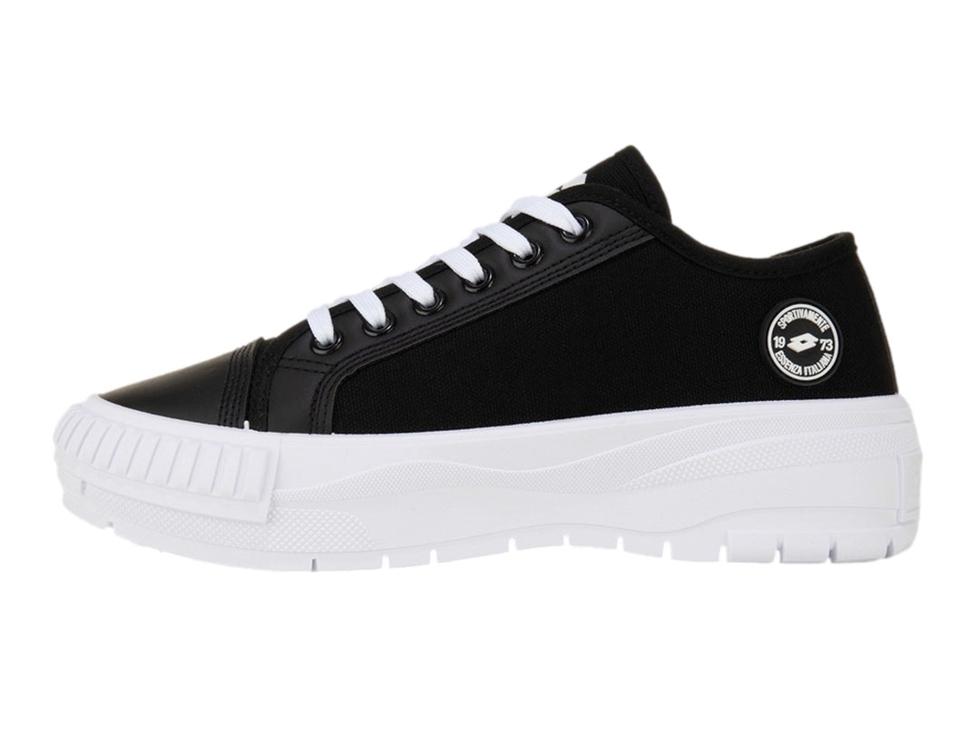 Tenis Lotto Ruvin W Low color negro con suela blanca ancha y cordones blancos.