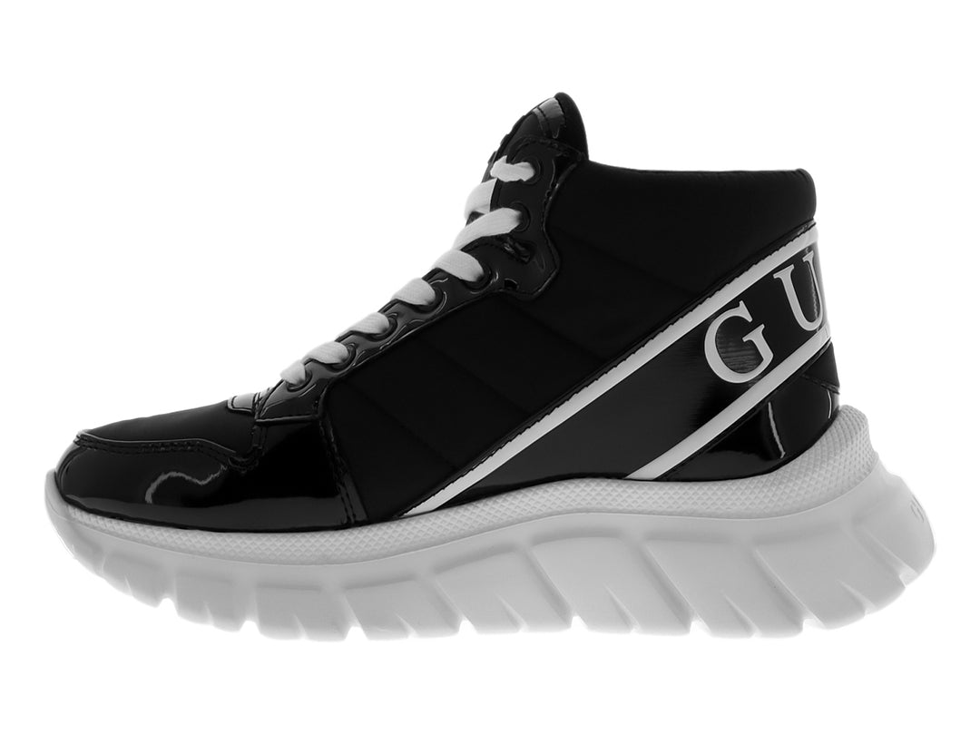 Tenis Guess GW Calvyn color negro con suela blanca ancha y cordones blancos.