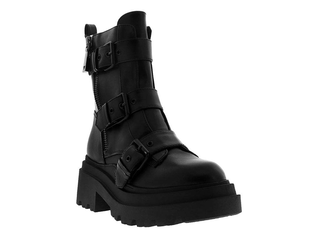 Bota negra de plataforma con hebillas decorativas y cierre lateral.