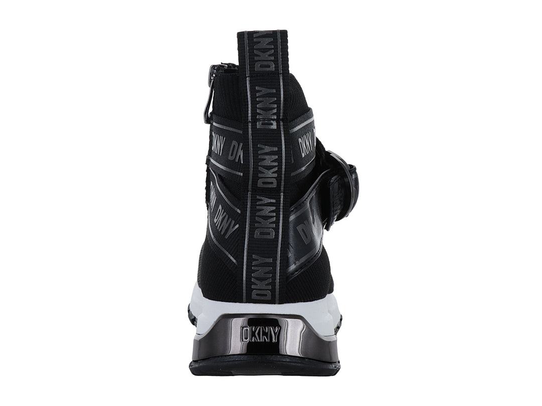Tenis negros tipo calcetín DKNY con suela blanca y correa decorativa negra.