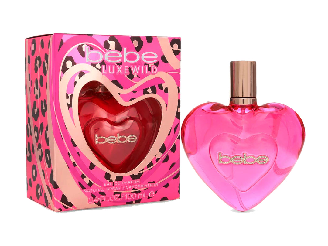 Perfume Bebe Luxe Wild en frasco rosa con forma de corazón y su caja decorada con estampado animal.