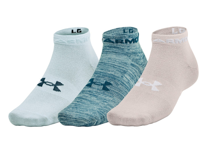 Pack de 3 pares de calcetines Under Armour de corte bajo en colores azul claro, azul jaspeado y rosa pálido.