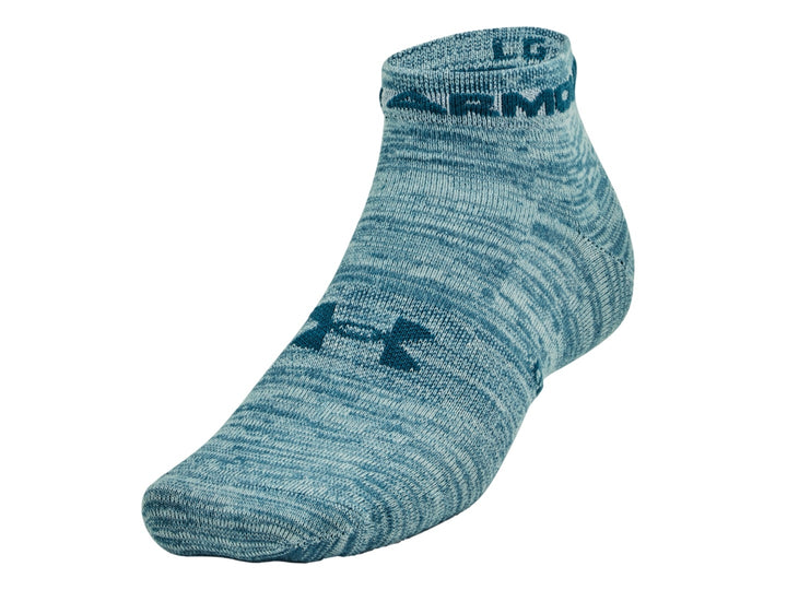 Pack de 3 pares de calcetines Under Armour de corte bajo en colores azul claro, azul jaspeado y rosa pálido.