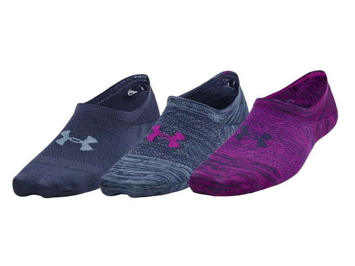 Paquete de tres pares de calcetines deportivos Under Armour ultra bajos en colores gris oscuro, azul jaspeado y morado.