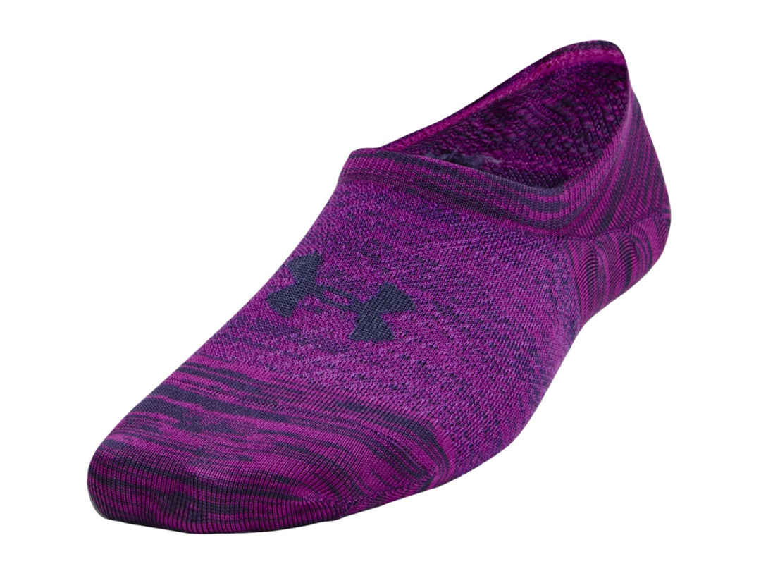 Paquete de tres pares de calcetines deportivos Under Armour ultra bajos en colores gris oscuro, azul jaspeado y morado.