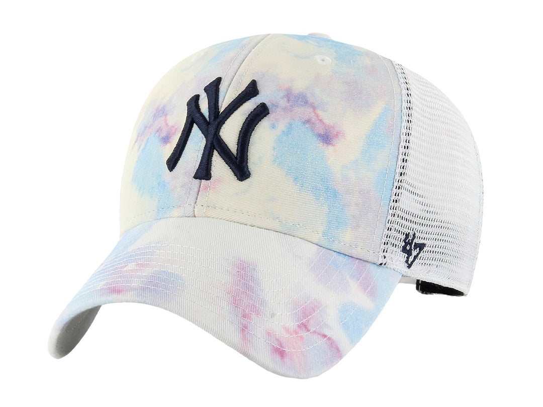 Gorra de béisbol New York Yankees con estampado multicolor tie-dye y parte trasera de malla blanca.