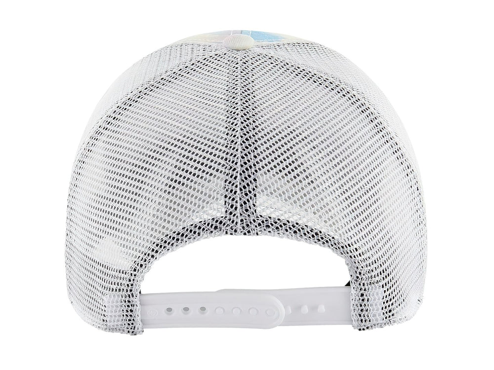 Gorra de béisbol New York Yankees con estampado multicolor tie-dye y parte trasera de malla blanca.