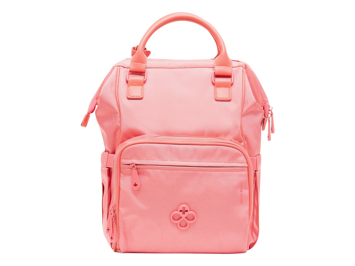 Bolso pañalera de color rosa con asa superior y múltiples compartimentos frontales con cierre.