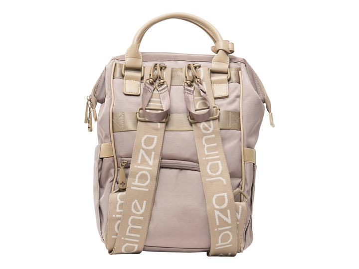 Bolso pañalera Jaime Ibiza color taupe con múltiples compartimentos, cierres y asas superiores.