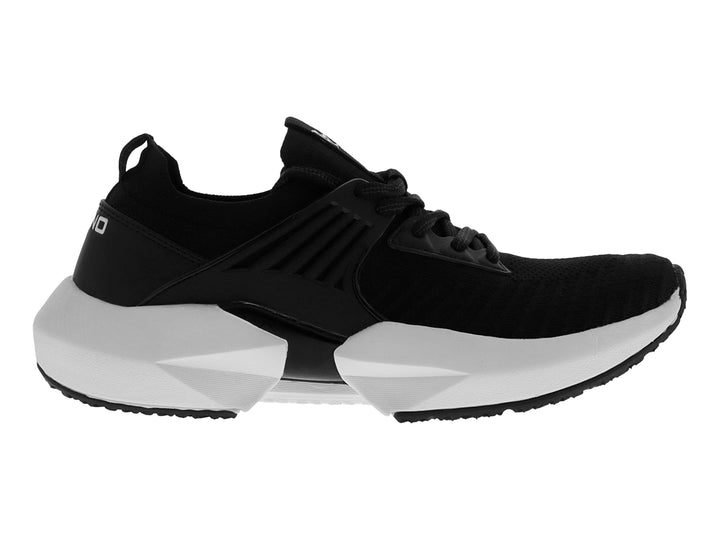 Tenis deportivos color negro con suela blanca gruesa y textura de tela.