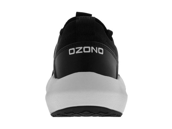Tenis deportivos color negro con suela blanca gruesa y textura de tela.