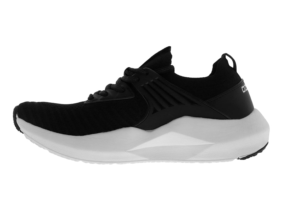 Tenis deportivos color negro con suela blanca gruesa y textura de tela.