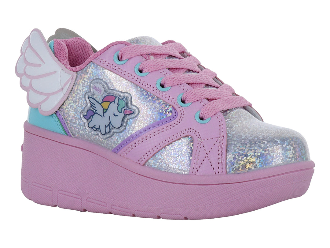 Tenis Heelys color rosa y plata con detalles de alas laterales, diseño de unicornio y suela de plataforma.