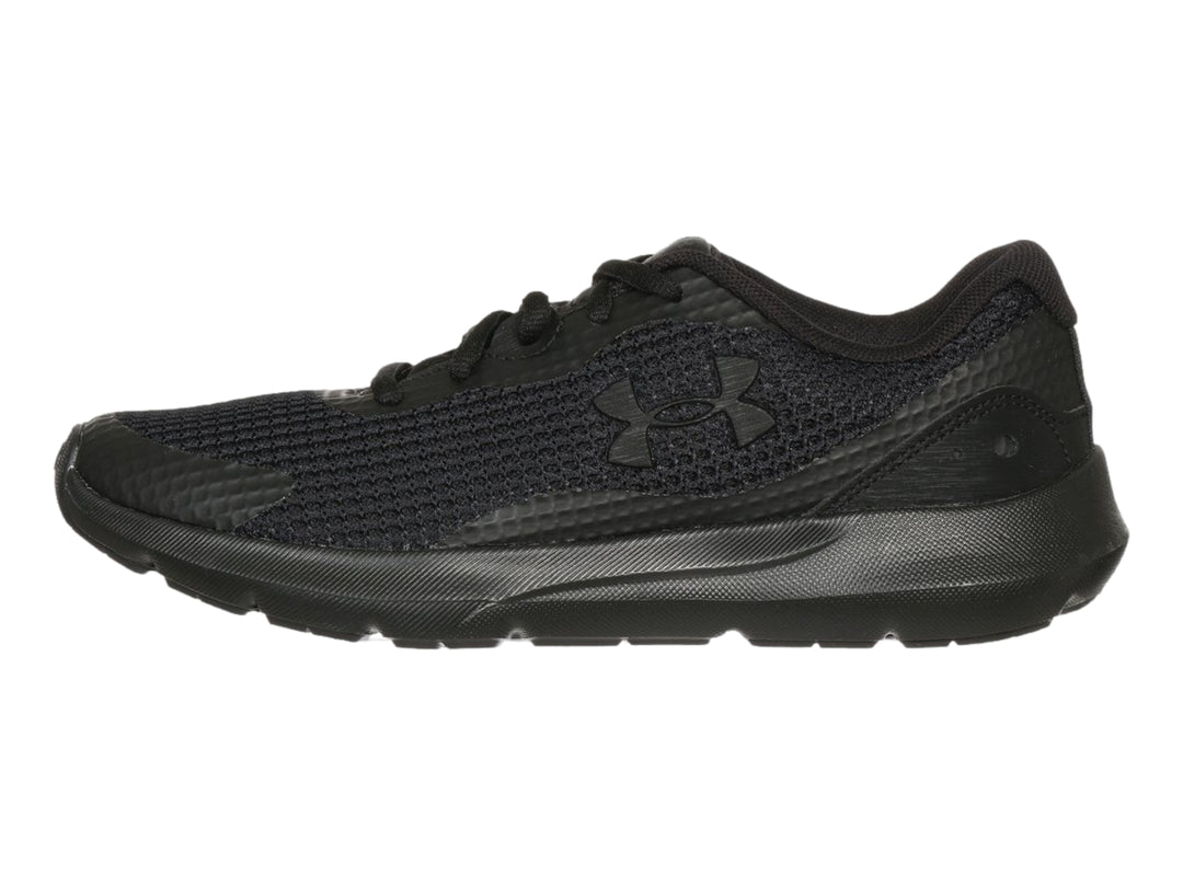 Tenis deportivos Under Armour color negro con malla transpirable y suela sintética.