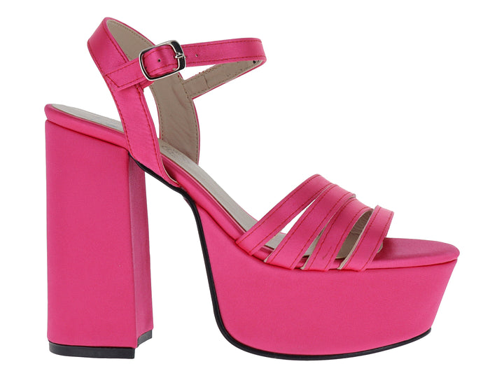Sandalia de plataforma color rosa pitaya con tacón grueso y tiras frontales.