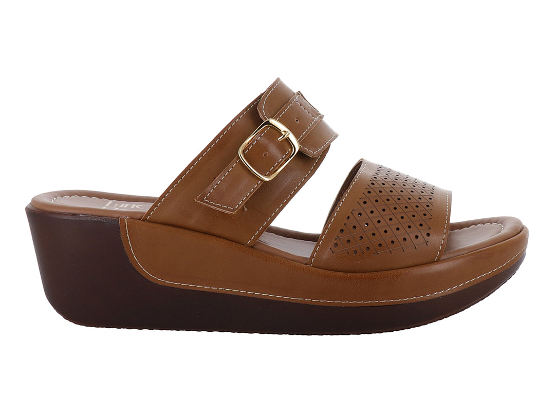 Sandalia de plataforma color topo con correa ajustable y detalle perforado frontal.