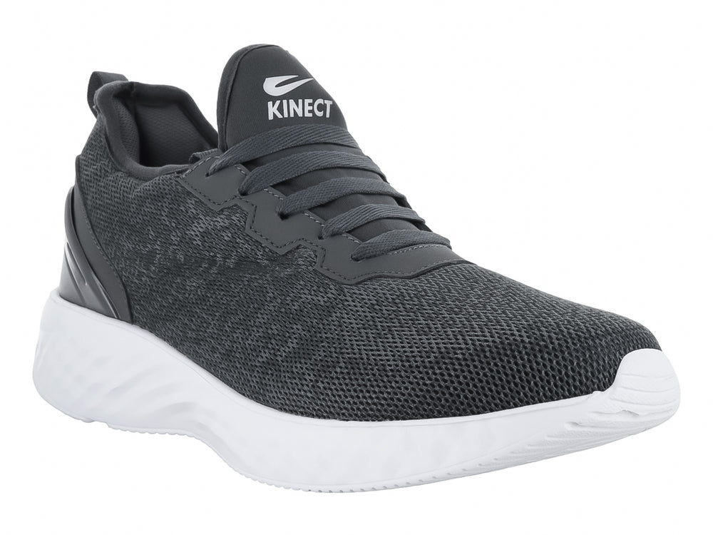 Tenis deportivos KINECT color gris oxford con suela blanca, diseño de malla y corte bajo.