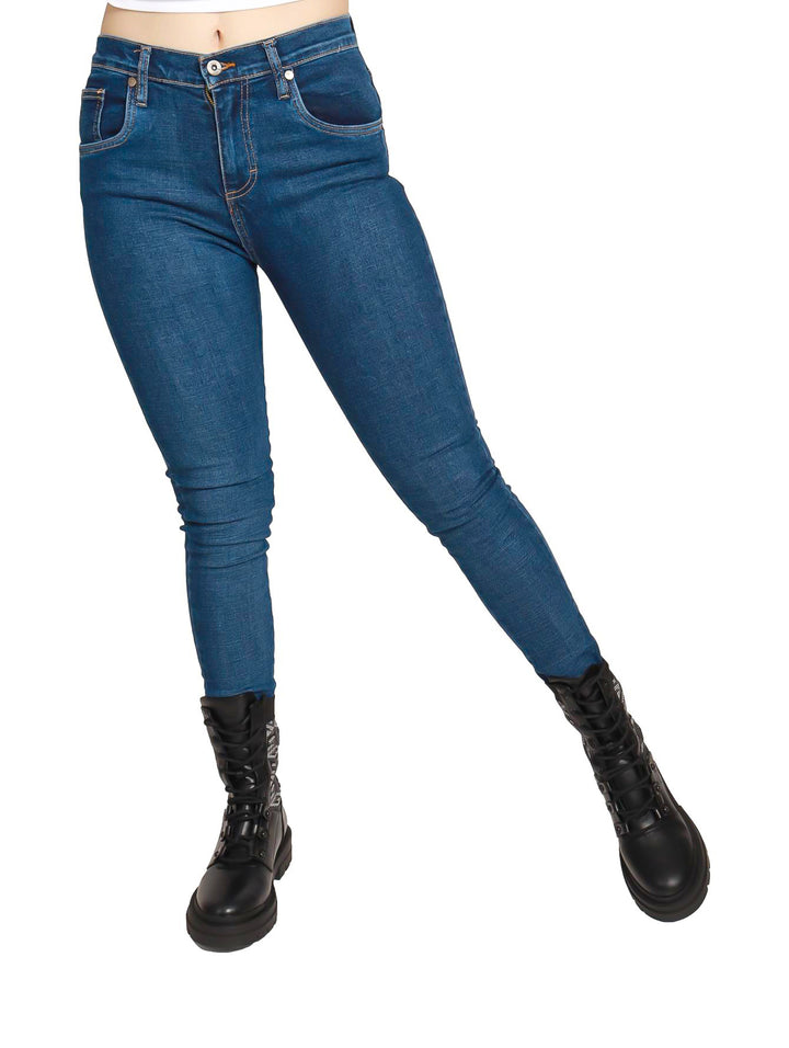 Pantalones Lee slim fit en color azul stone para mujer, ajustados al cuerpo.