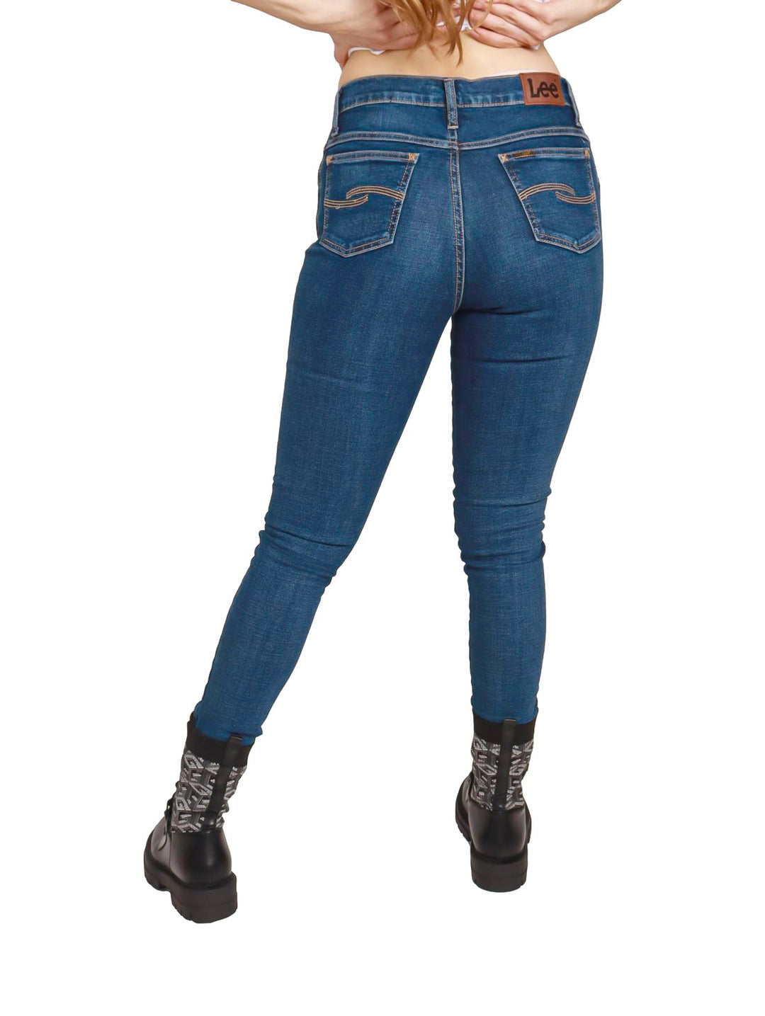 Pantalones Lee slim fit en color azul stone para mujer, ajustados al cuerpo.
