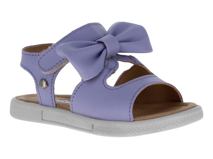 Sandalias infantiles color lavanda con un moño decorativo en la parte superior y suela blanca.