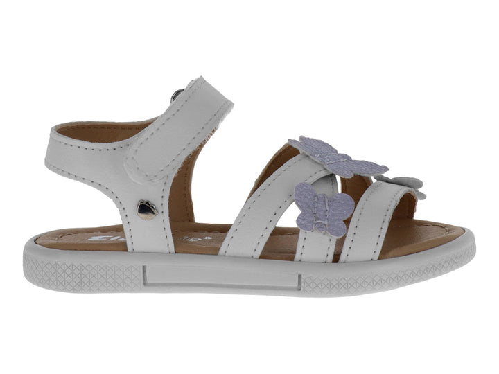 Sandalia blanca para niña con adornos de mariposas en color morado y suela blanca.
