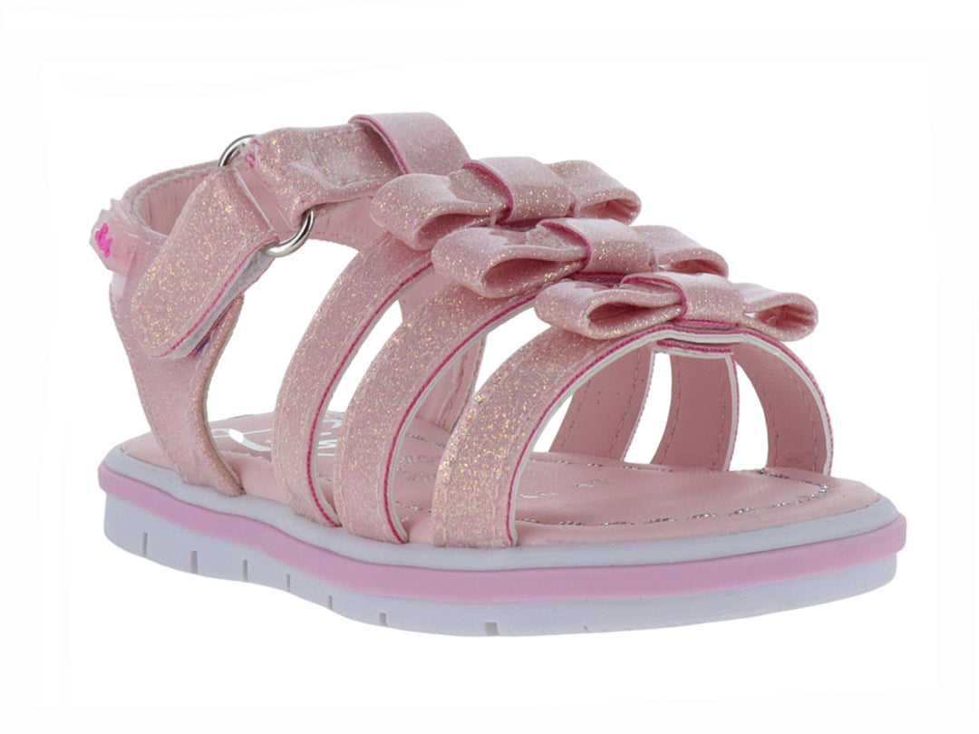 Sandalia infantil color rosa con acabado brillante y suela blanca.