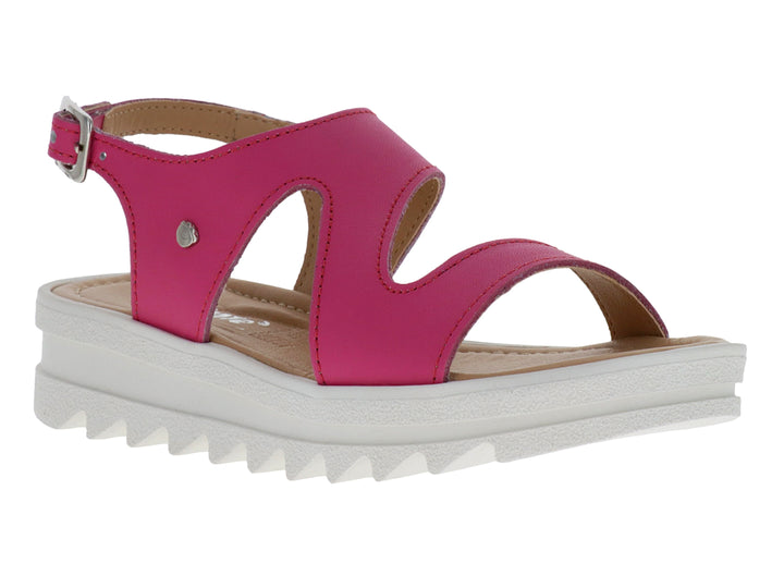 Sandalia fucsia con plataforma blanca de suela dentada y correa con hebilla.
