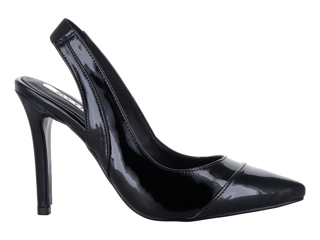 Zapato de tacón alto color negro en acabado charol brillante con punta fina y correa posterior.