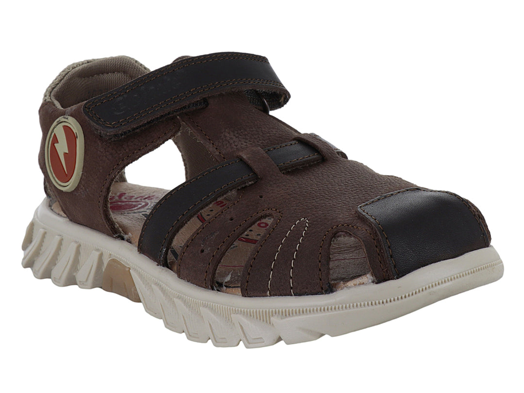 Sandalia infantil Elefante color capuchino con cierre de velcro y suela blanca dentada.