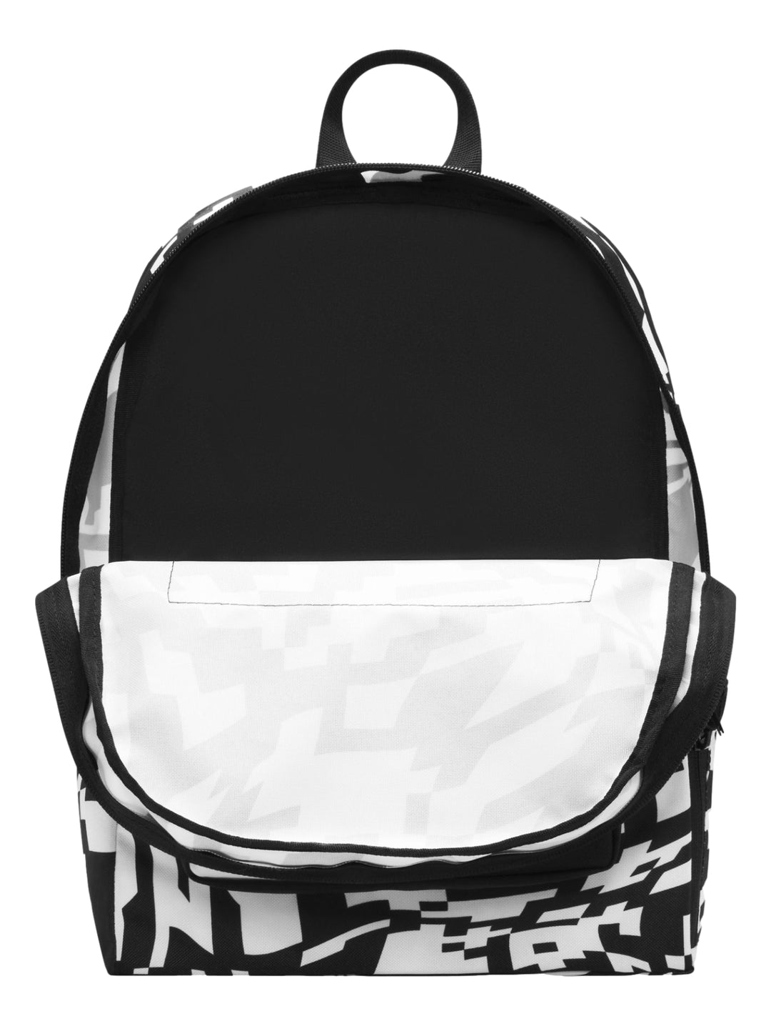 Mochila Nike con estampado geométrico en blanco y negro y logotipo grande en el bolsillo frontal.