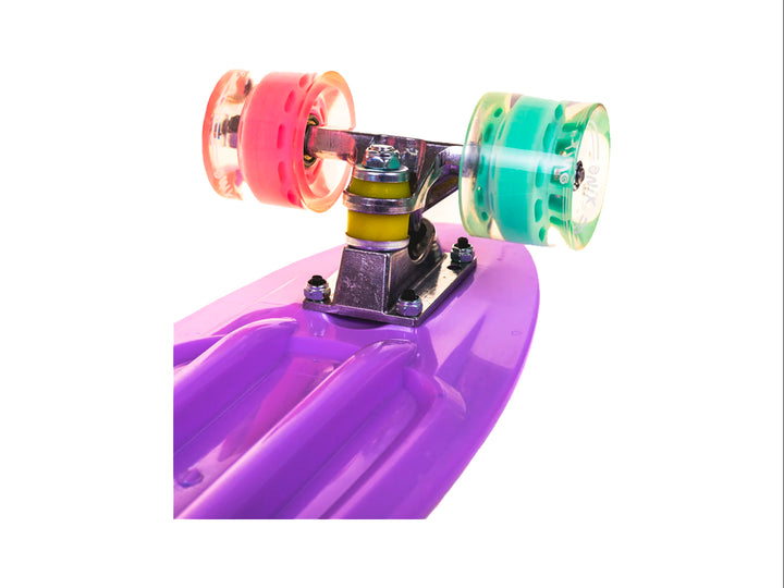 Patineta Onix Space Misty con diseño multicolor de temática espacial y ruedas transparentes.
