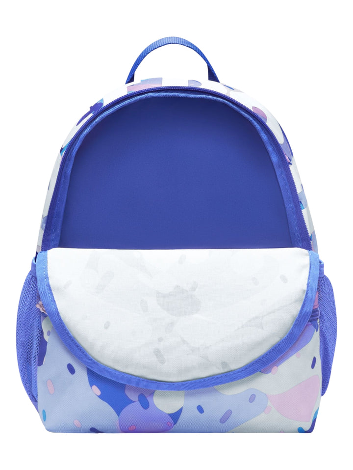 Mochila pequeña Nike con estampado abstracto en tonos azul, blanco y morado claro.