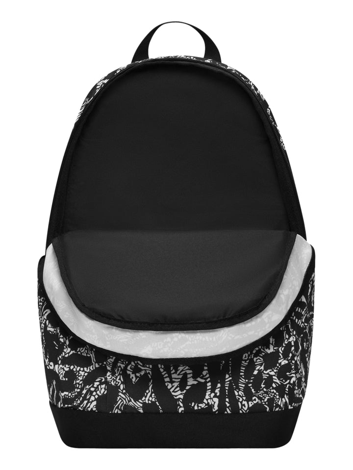 Mochila Nike con estampado de cebra en colores blanco y negro, con un bolsillo frontal de malla negra.