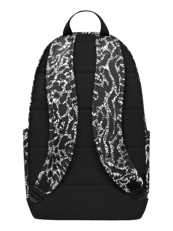 Mochila Nike con estampado de cebra en colores blanco y negro, con un bolsillo frontal de malla negra.