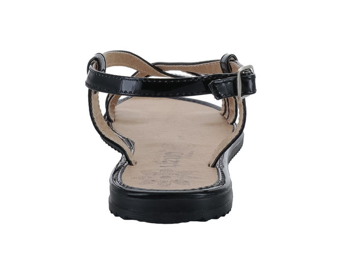 Sandalia plana de charol negro con correas y suela dentada.